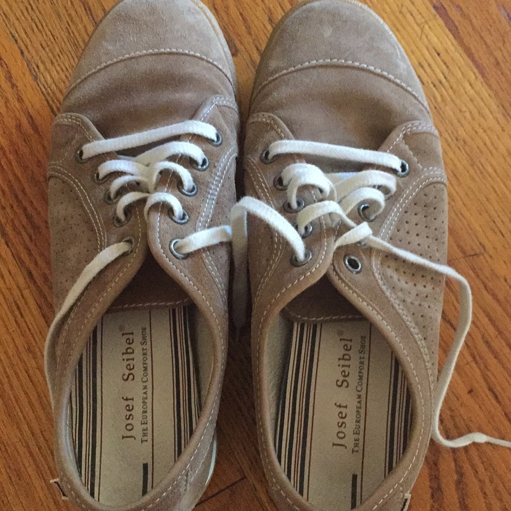 Gently used Josef Seibel laced up shoes